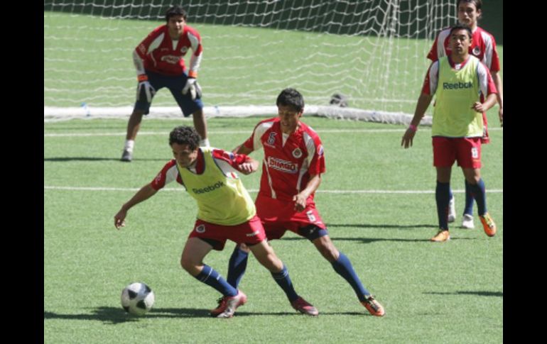 Sesion de entrenamientos del conjunto rojiblanco en el estadio Omnilife. A. CAMACHO  /