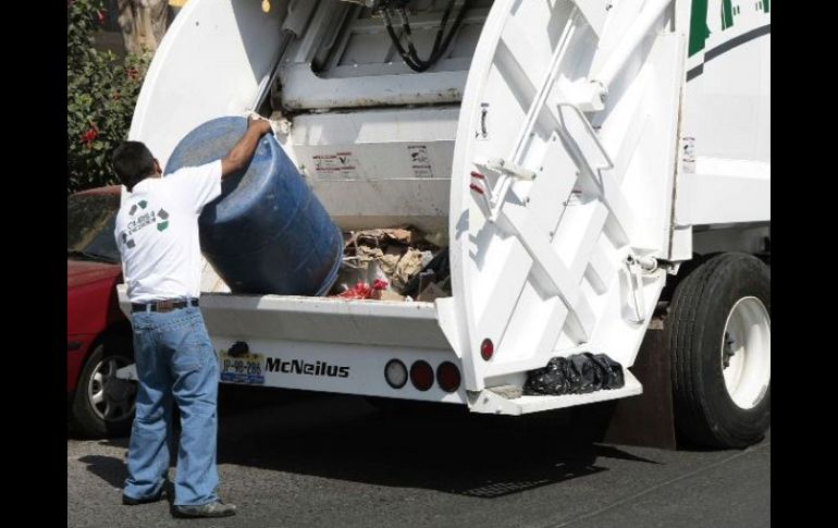 Los recolectores de basura exponen que de no poder pepenar tendrían afectaciones a sus bolsillos. ARCHIVO  /