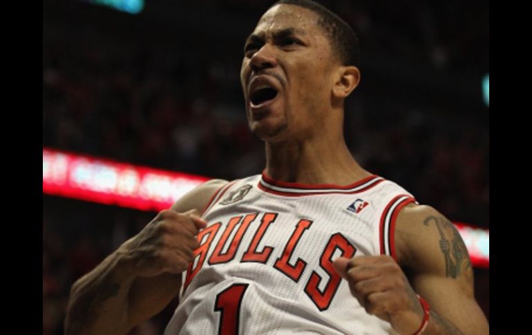 El base de los Bulls, Derrick Rose, festeja tras encestar ante los Pacers de Indiana. AFP  /