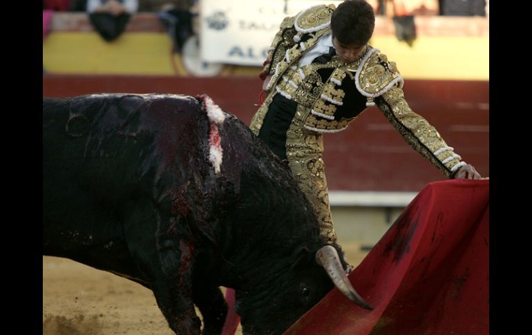 El torero francés Sebastián Castella, forma parte del cartel taurino de la Feria de San Marcos 2011. ESPECIAL  /