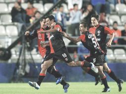 Alfredo Moreno (10) festeja con sus compañeros el gol del triunfo ante Pachuca. MEXSPORT  /