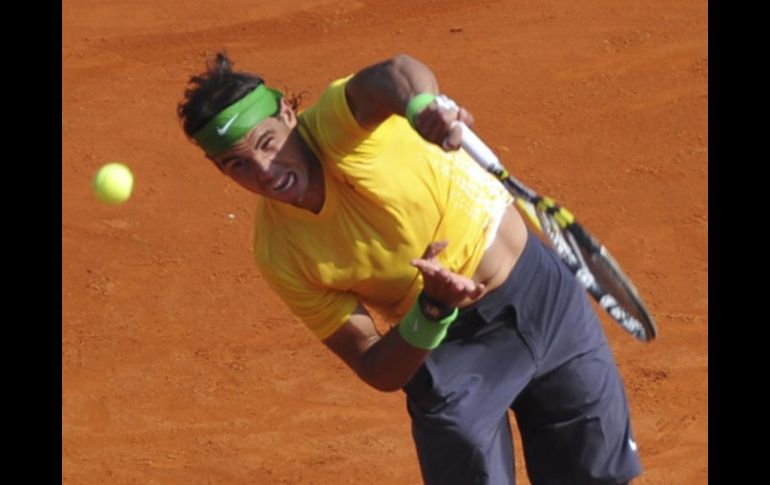 El tenista número uno, Rafael Nadal, respondió correctamente las jugadas del partido final de Montecarlo frente a Ferrer. EFE  /