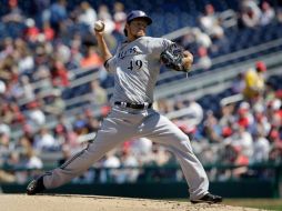 El lanzador mexicano, Yovani Gallardo, durante el encuentro ante Washington Nationals. AFP  /