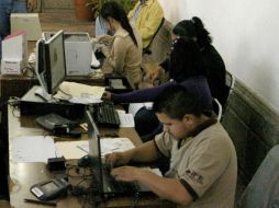 El Registro Federal de Electores colabora con los organismos electorales locales para la conformación de las listas nominales. ARCHIVO  /