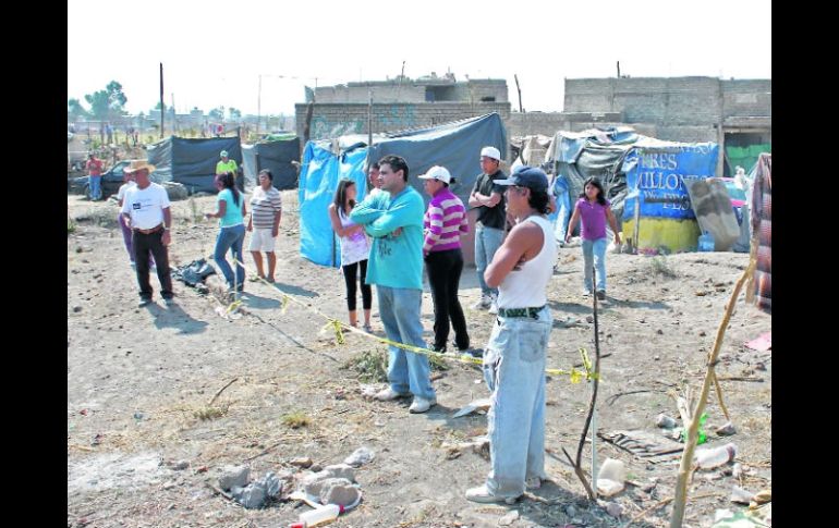 Vecinos de la colonia Lomas de la Primavera denuncian que el desalojo se efectuó con violencia. E. BARRERA  /