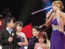 El equipo, ''Los rebeldes'' fue el mejor de la noche. En la imagen, Galilea con el equipo ''Las mega estrellas''. EL UNIVERSAL  /