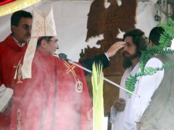 El nuncio apostólico en México, Christophe Pierre, bendijo al Cristo de Iztapalapa personificado por Gilberto Morales. NTX  /