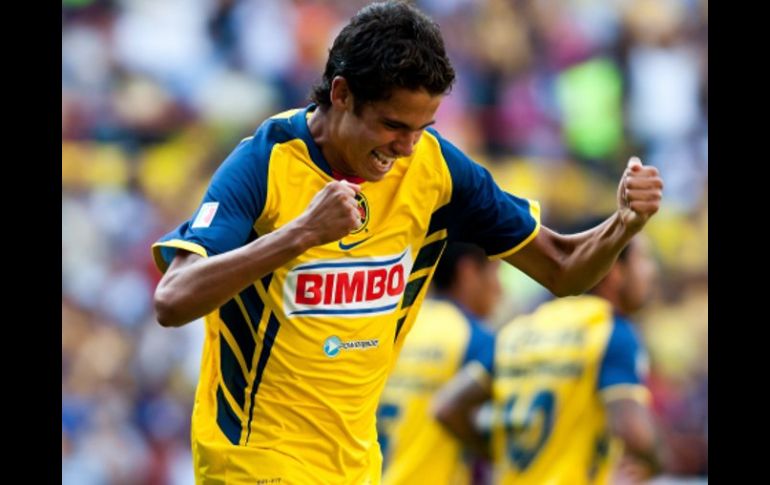 Ángel Reyna festeja tras anotar para el América en el duelo ante los emplumados. EFE  /