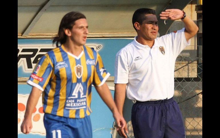 Ignacio Ambriz, entrenador del San Luis (der.) tratará de que su equipo continúe vivo en la Libertadores. MEXSPORT  /