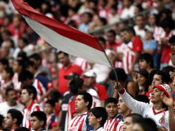 Una multitud de aficionados acompañan al 'Rebaño sagrado' en el partido ante Santos. MEXSPORT  /