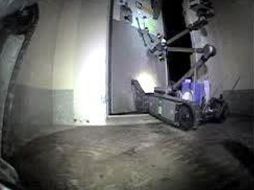 Uno de los dos PackBots en acción. El nivel de radiactividad en Fukushima es seis mil veces superior a los niveles permitidos. AP  /