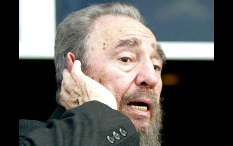 El líder cubano Fidel Castro confirma su renuncia al Partido Comunista de Cuba. ARCHIVO  /