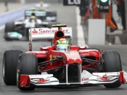 Felipe Massa a bordo de su Ferrari en el Gran Premio de China. EFE  /