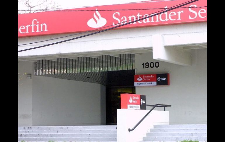 Santander destacó como el banco con mayor participación en este sector, con seis mil 357 millones de pesos otorgados. ARCHIVO  /