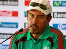 Raúl Gutiérrez, director técnico de la Selección mexicana Sub 17, durante una conferencia de prensa. MEXSPORT  /