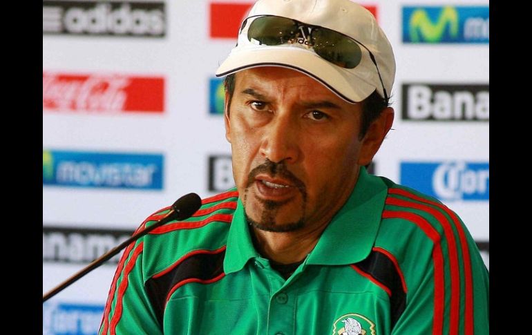 Raúl Gutiérrez, director técnico de la Selección mexicana Sub 17, durante una conferencia de prensa. MEXSPORT  /