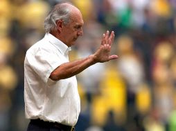 El entrenador de Puebla, Héctor Hugo Eugui, durante el encuentro ante el América. MEXSPORT  /