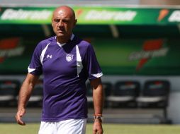 José Luis Sánchez Solá, entrenador de Tecos, durante una sesión de entrenamiento. MEXSPORT  /