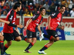 Los jugadores de Atlas celebran tras el gol de Alfredo Moreno ante Pachuca. MEXSPORT  /