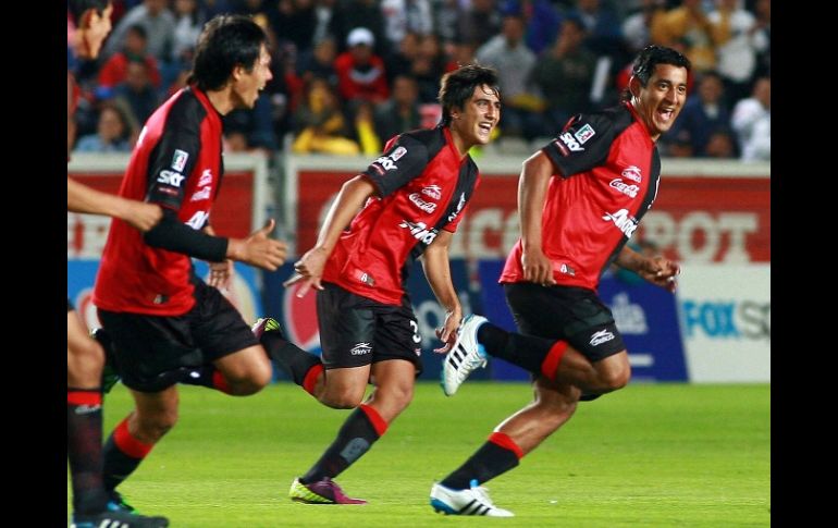 Los jugadores de Atlas celebran tras el gol de Alfredo Moreno ante Pachuca. MEXSPORT  /