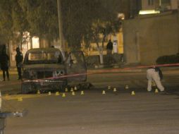 En Ciudad Juárez suelen ocurrir ataques con armas. En la foto, un vehículo que fue rafagueado en febrero; murieron sus ocupantes. EFE  /