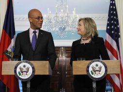 Michel Martelly y Hillary Clinton reunidos hoy en Washington. AP  /