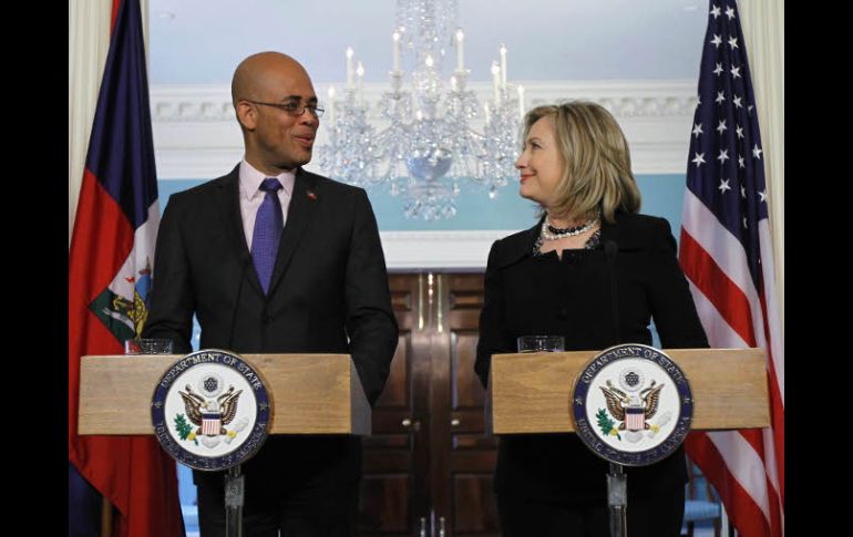 Michel Martelly y Hillary Clinton reunidos hoy en Washington. AP  /