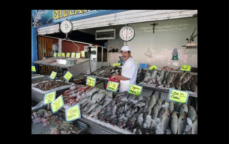 Un estudio reveló que el consumo promedio de pescados y mariscos por tapatío es de 1.2 kilogramos al año. ARCHIVO  /