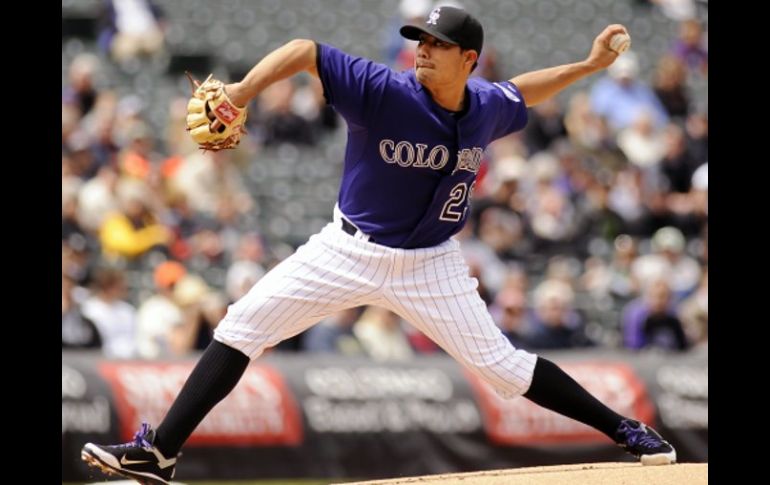 El lanzador de los Rockies, Jorge de la Rosa, durante el encuentro ante Gigantes de San Francisco. MEXSPORT  /