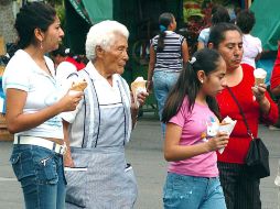 Los niños y los ancianos son las personas más vulnerables al calor. M. FRYRIA  /