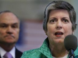 La secretaria de Seguridad Nacional, Janet Napolitano, da una conferencia acompañada del comisionado Ray Kelly. AP  /