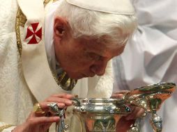 El papa Benedicto XVI durante la celebración de la Misa Crismal. EFE  /