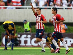 El futbolista de Chivas, Erick 'Cubo' Torres, celebra anotación contra el América. MEXSPORT  /