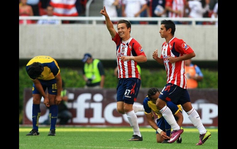 El futbolista de Chivas, Erick 'Cubo' Torres, celebra anotación contra el América. MEXSPORT  /