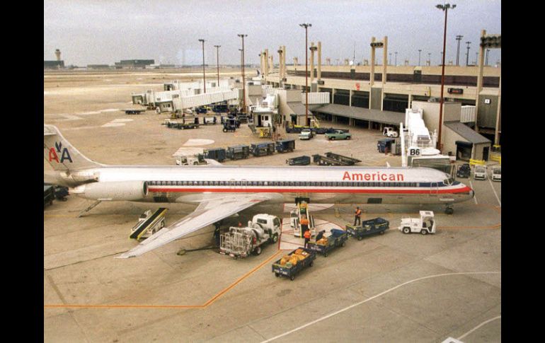 Muchos de los pasajeros fueron trasladados al siguiente vuelo o recibieron compensación tras el incidente. ARCHIVO  /