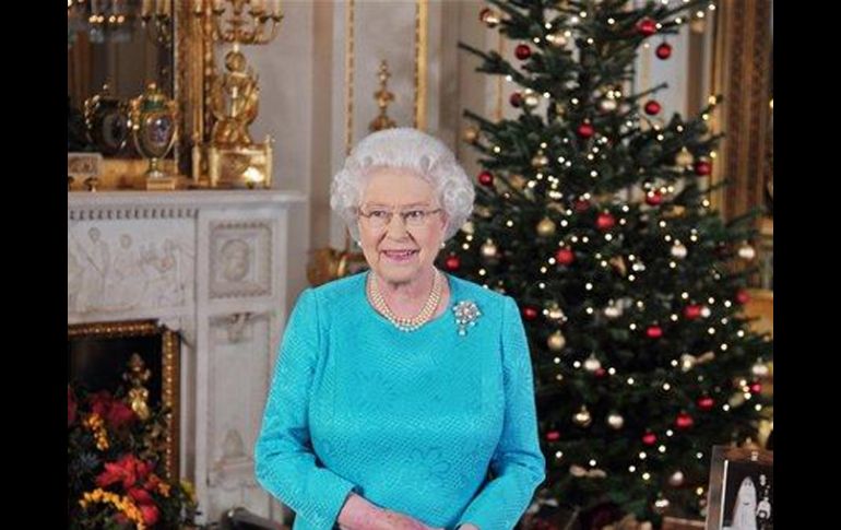 La reina da consentimiento a el príncipe Guillermo, para que contraiga matrimonio con Kate Middleton. AP  /