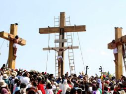 Jesús muere en la cruz en lo alto del Cerro de la Estrella poco antes de las 16:00 horas. NTX  /