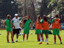 La Selección Mexicana femenil durante una sesión de entrenamiento. MEXSPORT  /