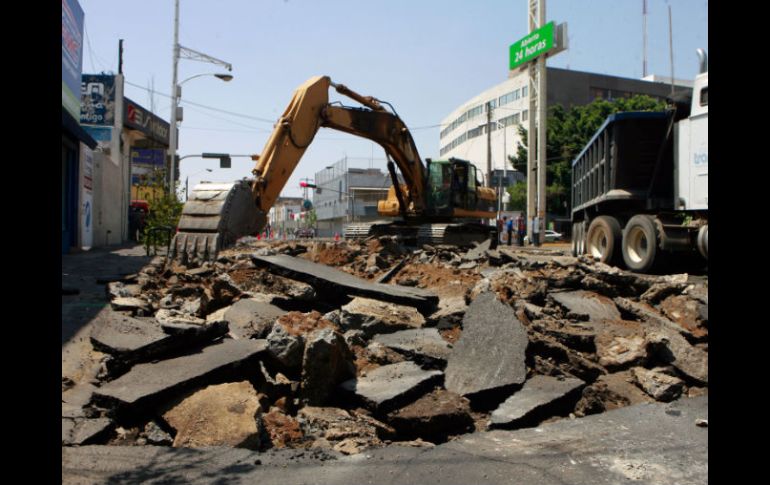 Ante el inicio de obras en Avenida Enrique Díaz de León, SVyT destina de momento ocho elementos para orientar a conductores. A. GARCÍA  /