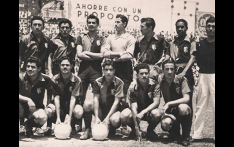 El cuadro rojinegro cuando ganó el campeonato del 51. FOTO ESPECIAL  /