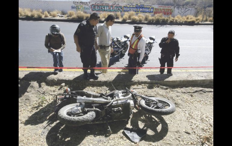 En este accidente (2009) falleció una familia; al parecer, no contaban con las medidas de seguridad para viajar en motocicleta. ARCHIVO  /