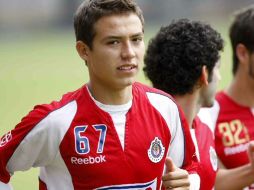 Erick 'Cubo' Torres (foto) se ha convertido en el nuevo ídolo de Chivas. ARCHIVO  /