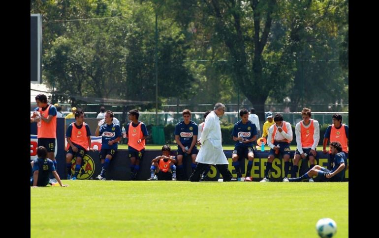 Los jugadores del América se preparan bajo el entrenamiento. MEXSPORT  /