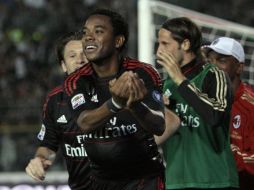 El delantero del Milan, Robinho, festeja tras marcar el gol de la victoria. REUTERS  /