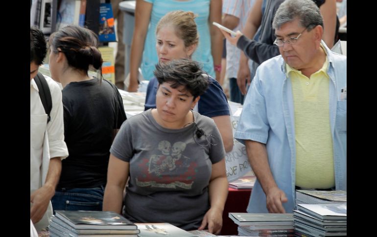 La Secretaría de Cultura del Distrito Federal se propuso reunir un kilómetro de libros donados. EL UNIVERSAL  /