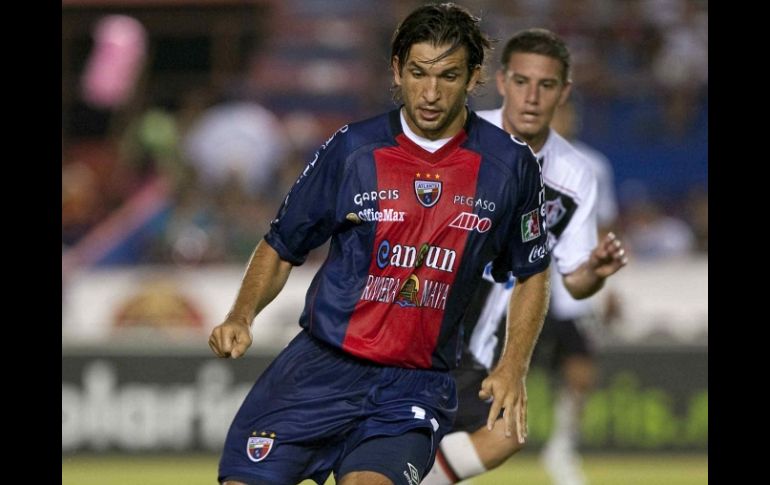 El delantero, 'Kikin' Fonseca, durante el partido entre Atlante-Atlas. MEXSPORT  /