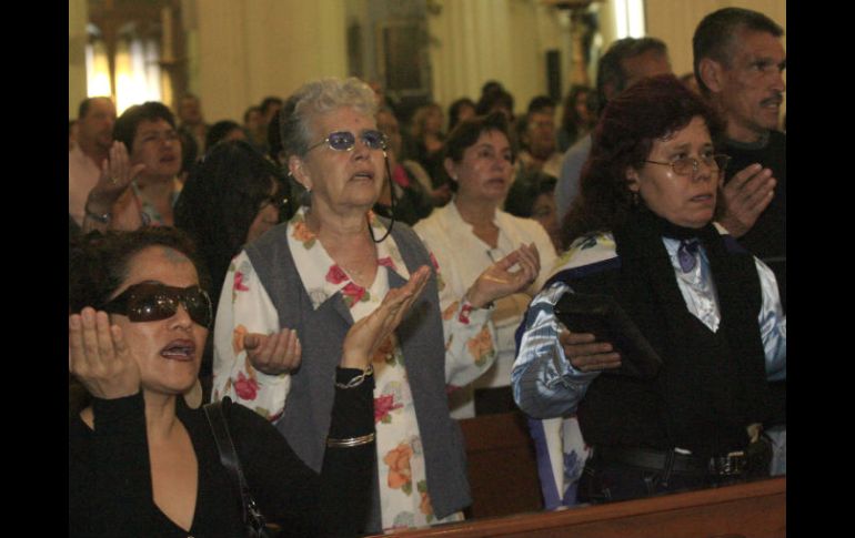 Las autoridades religiosas han exhortado a los fieles a orar por las víctimas de la violencia en nuestro país. A. GARCÍA  /