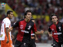 Ricardo Jiménez festeja su gol, el primero de la noche para el Atlas. E. PACHECO  /