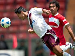 Eduardo Lillingston rematando el balón de cabeza. MEXSPORT  /