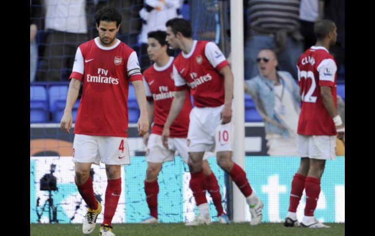 Cesc Fábregas al término del partido ante el Bolton. REUTERS  /